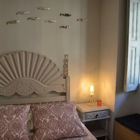 Apartment Art & *