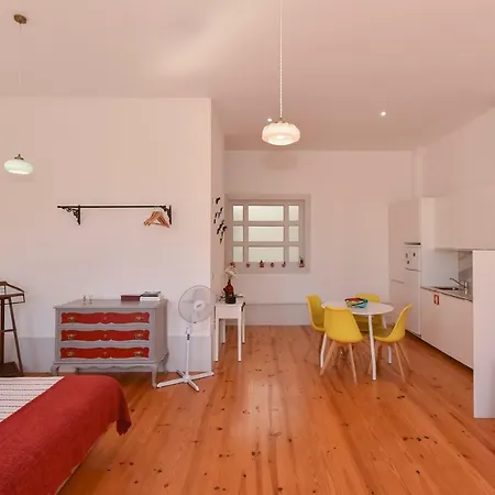 Art & Apartment